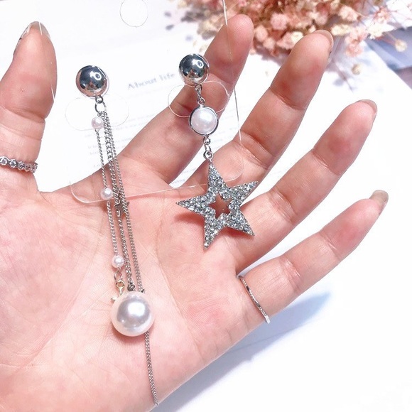 🆕 RHEA Asymmetrical Drop Earrings - Picture 5 of 7